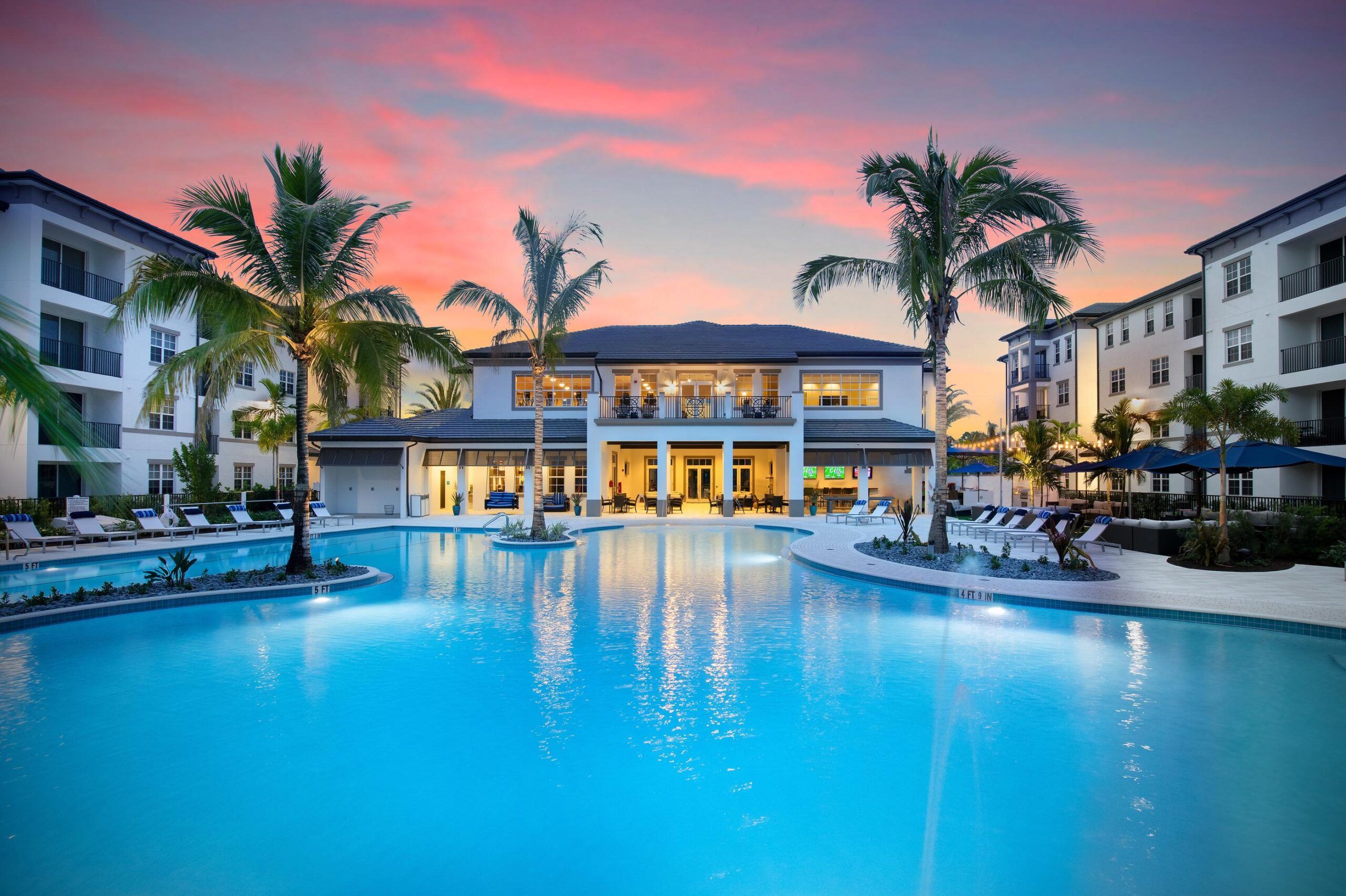 Inspira apartment pool at dusk